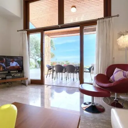 “enjoy The Holiday Of A Lifetime While Staying In This Villa” Calantha * كوكليا