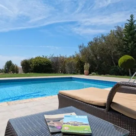 فيلة “enjoy The Holiday Of A Lifetime While Staying In This Villa” Calantha كوكليا