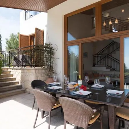 Villa “enjoy The Holiday Of A Lifetime While Staying In This Villa” Calantha