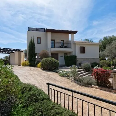 Villa “enjoy The Holiday Of A Lifetime While Staying In This Villa” Calantha *