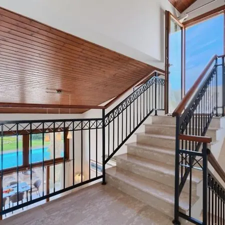 “enjoy The Holiday Of A Lifetime While Staying In This Villa” Calantha *